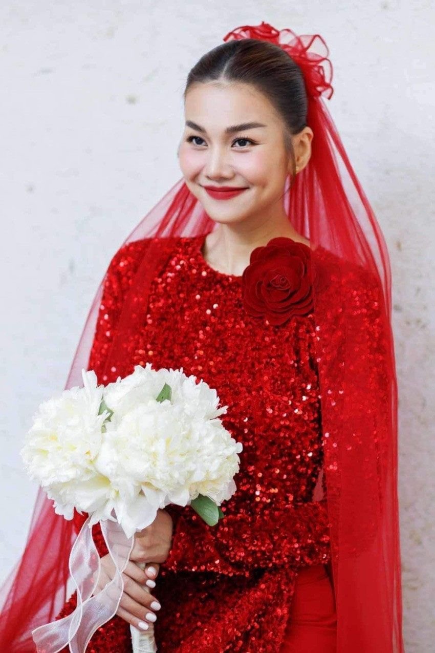 Refer to outstanding wedding flower ideas for the big wedding day of Vietnamese stars 3